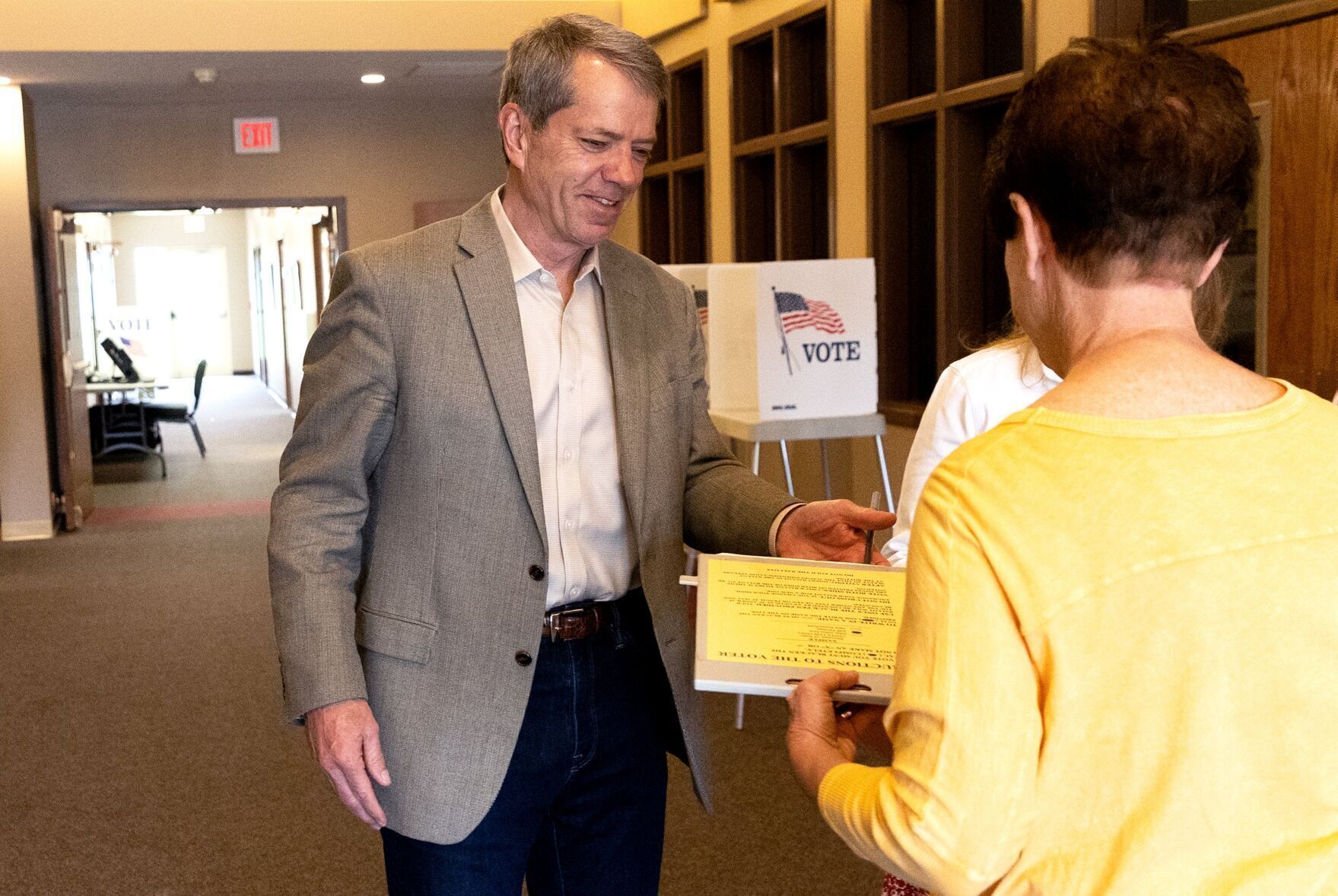 051122-owh-new-govrace-em01.JPG